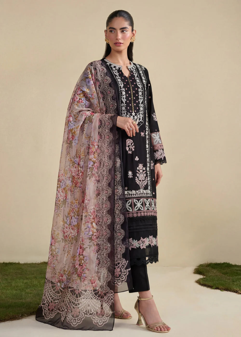 Mahjabeena-Lawn
