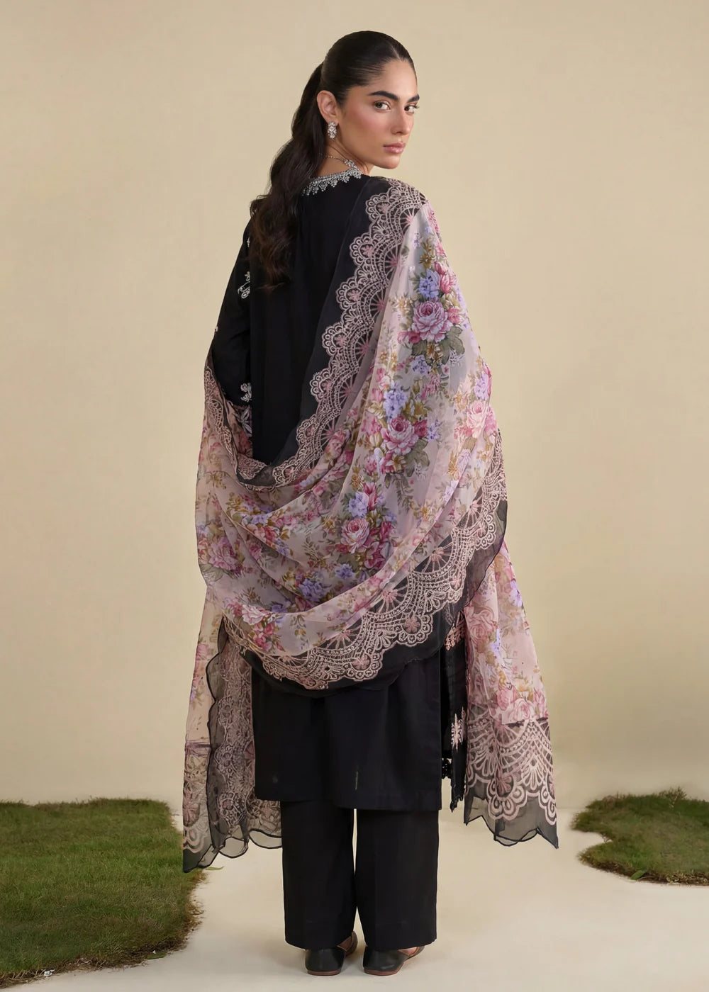 Mahjabeena-Lawn