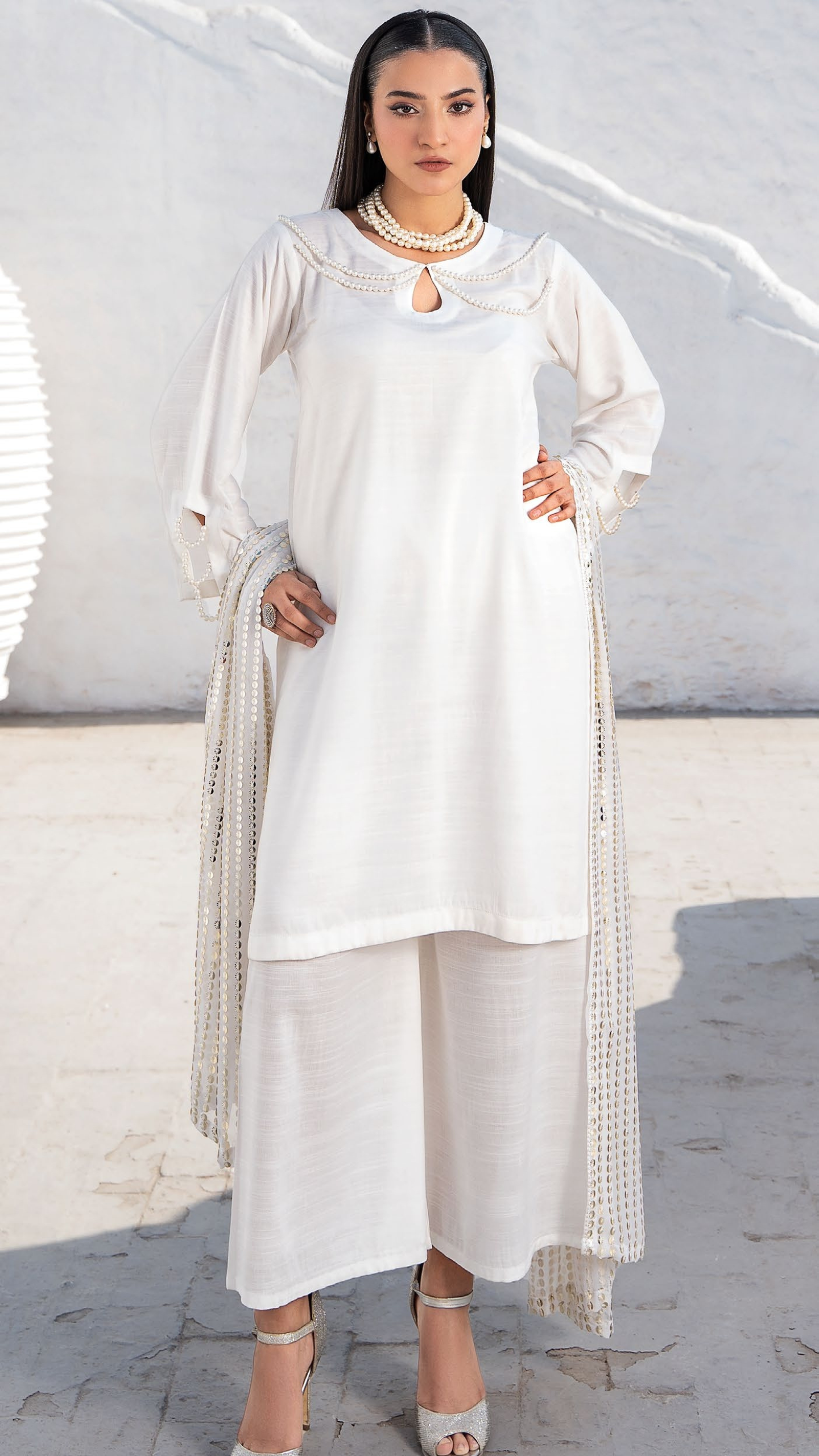 Raniya.h - Pearl White