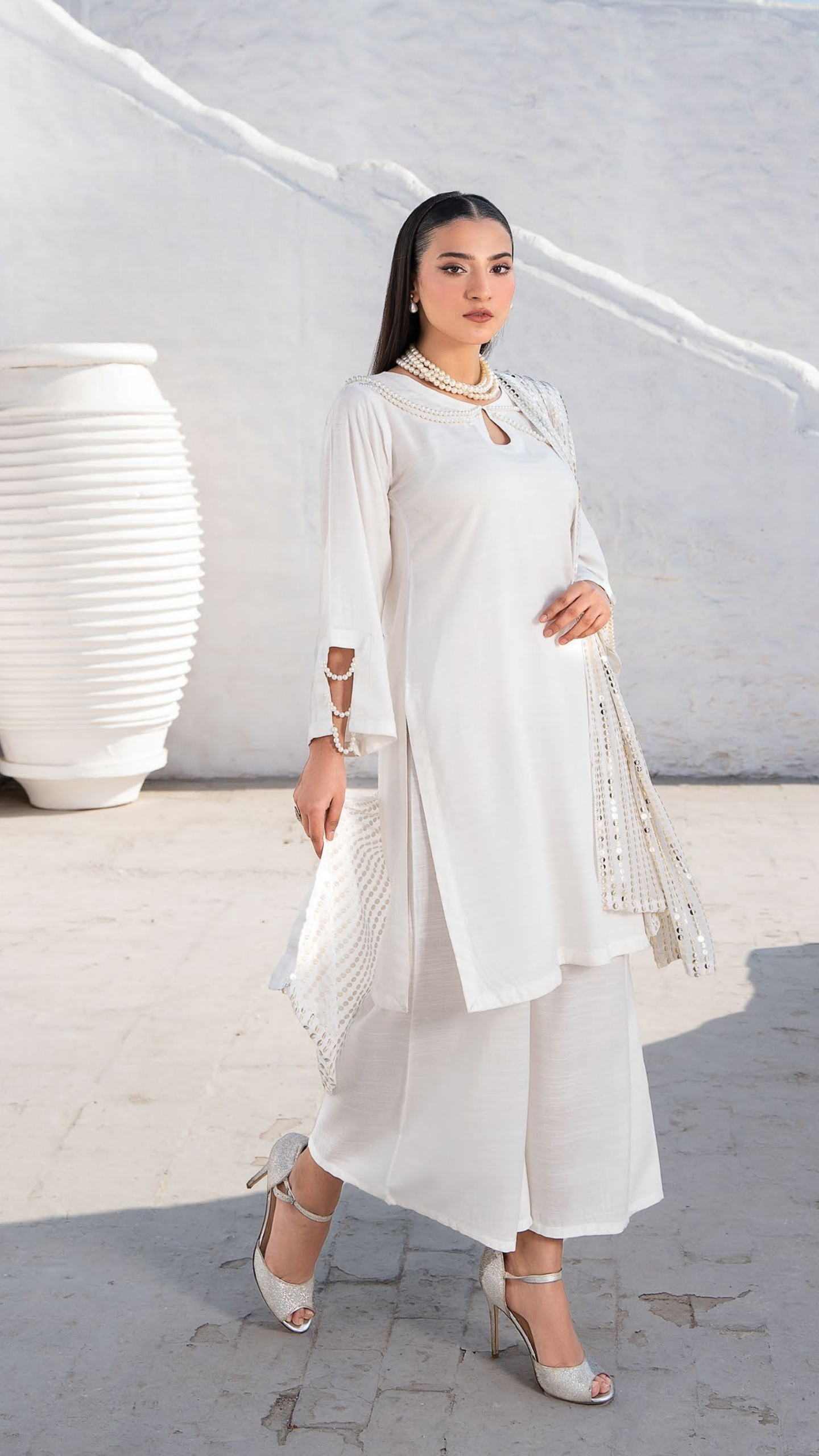 Raniya.h - Pearl White