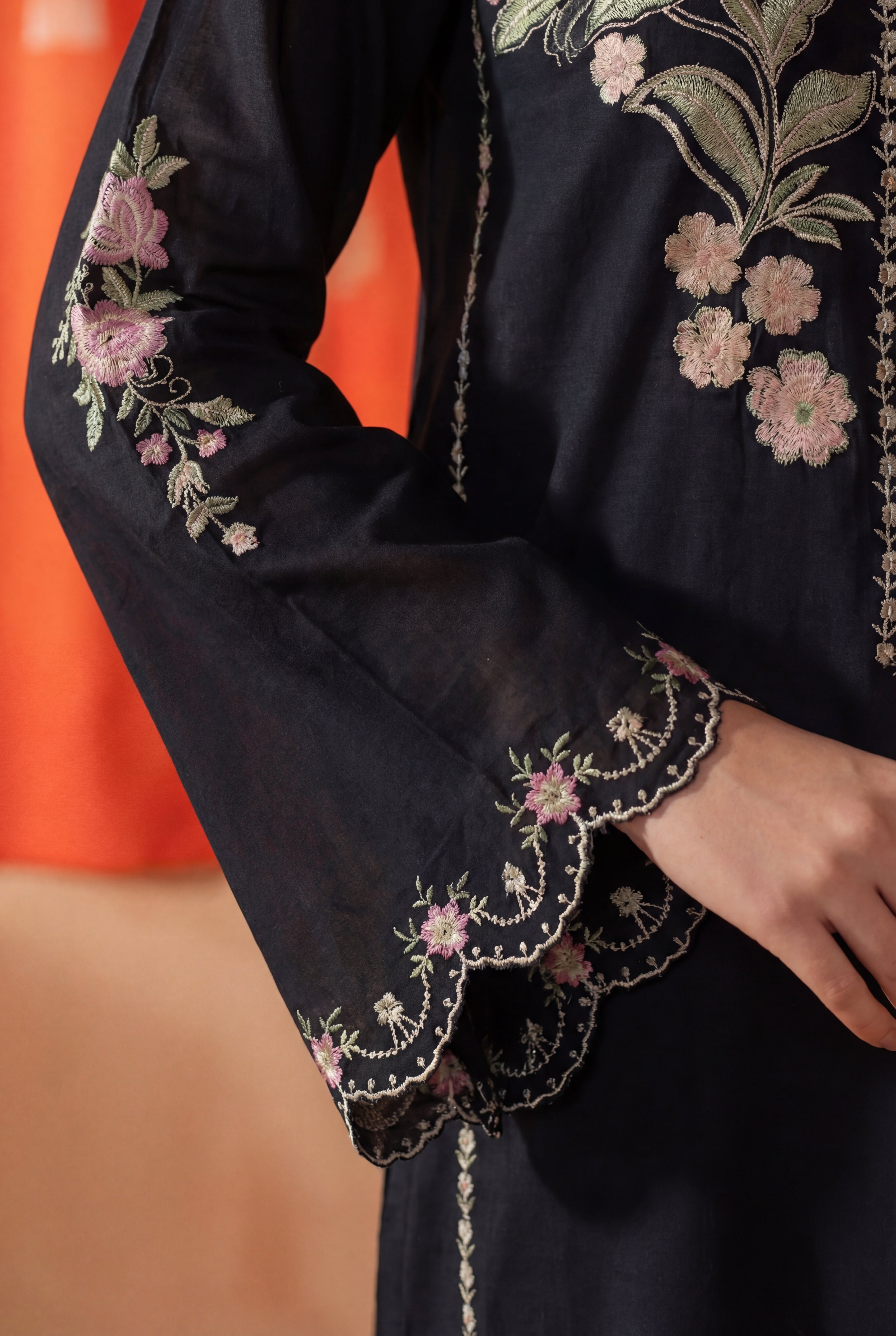 Breeze Black-Lawn