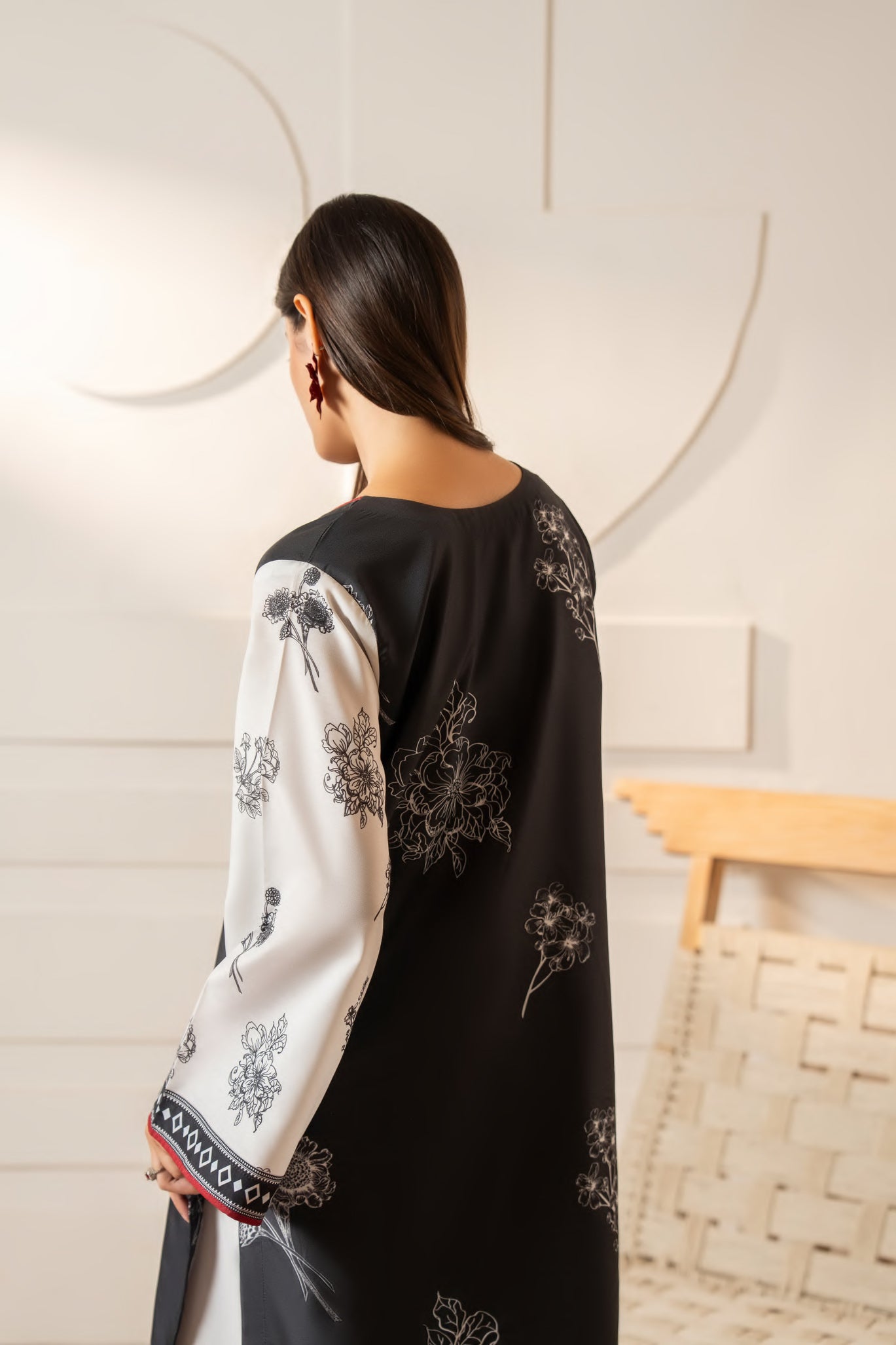 Casual lite - Monochrome Muse