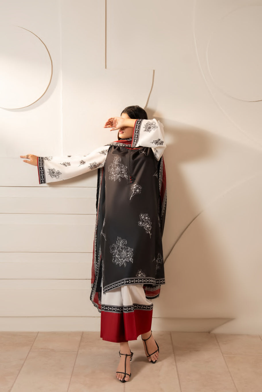 Casual lite - Monochrome Muse