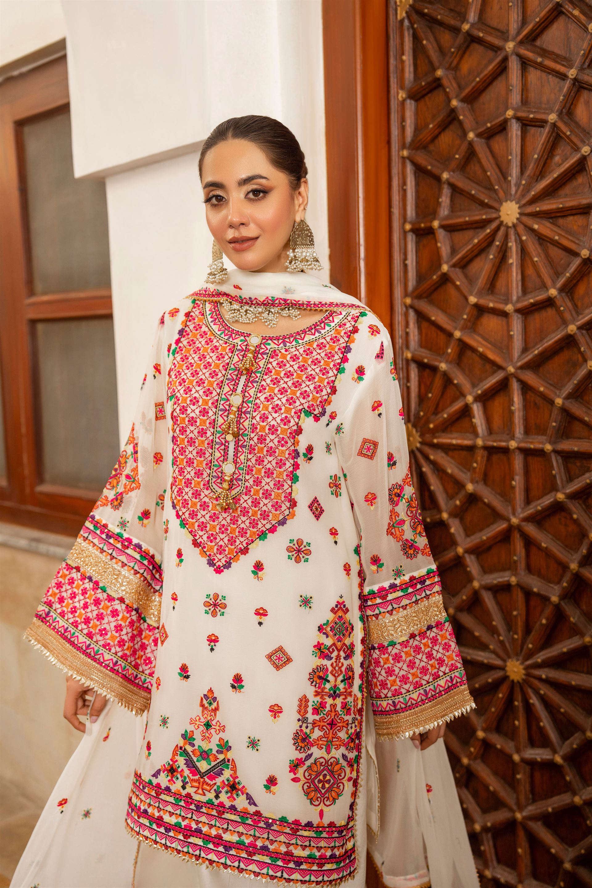 Karma Hayat - F-492 Chalk White