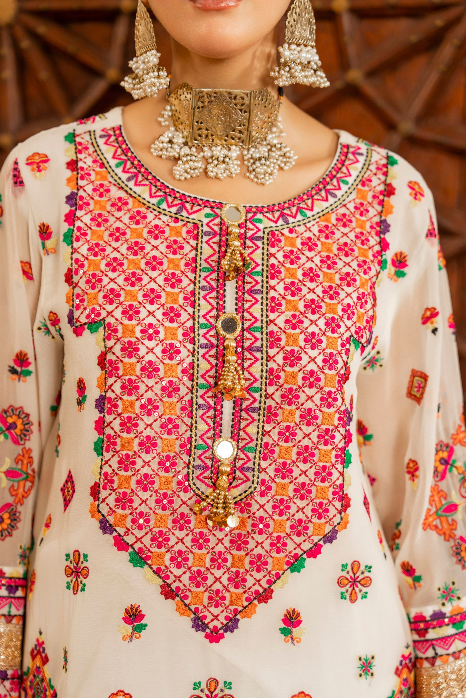 Karma Hayat - F-492 Chalk White