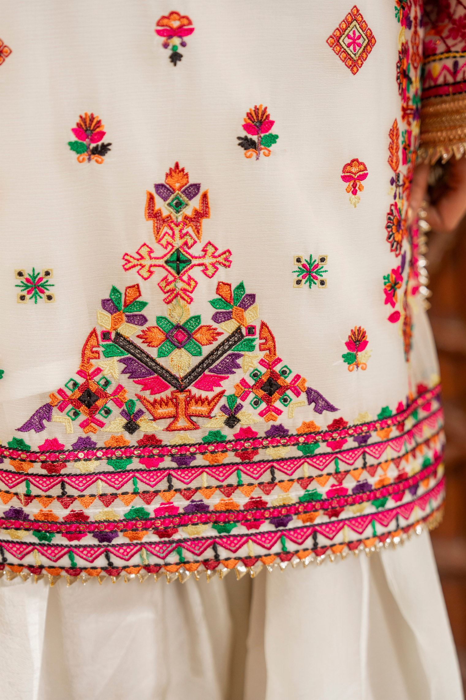 Karma Hayat - F-492 Chalk White