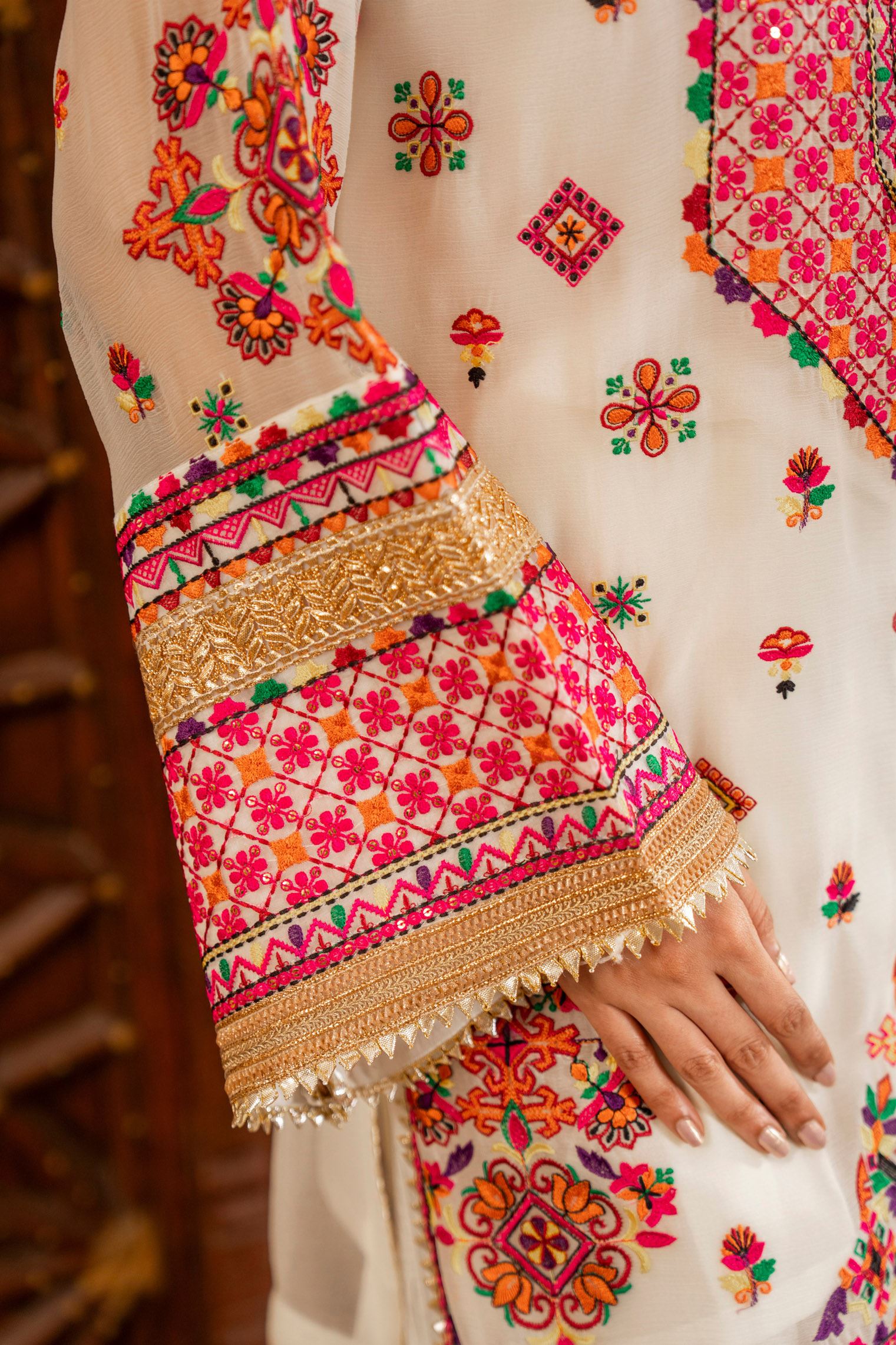 Karma Hayat - F-492 Chalk White