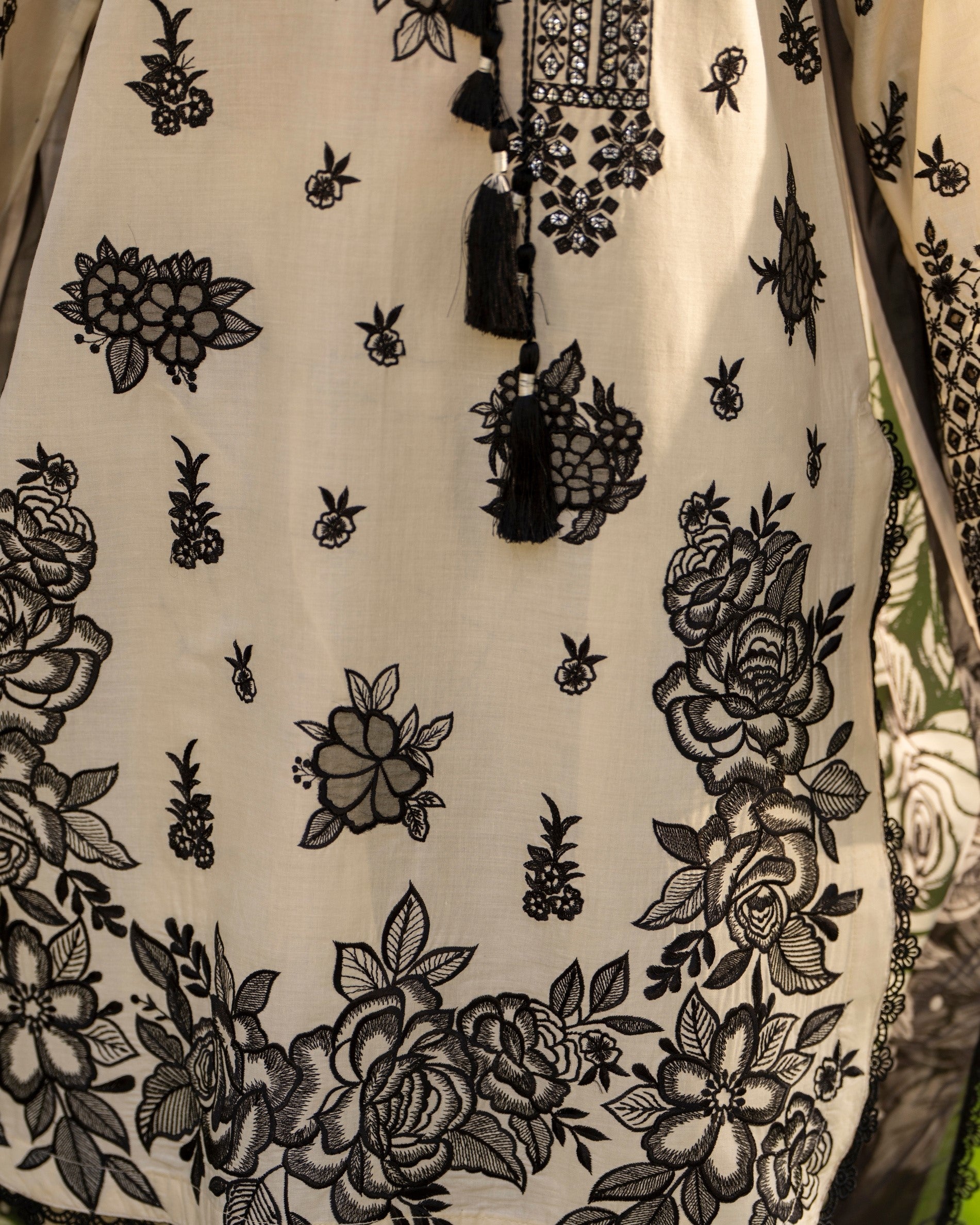 Karma Haya 1541 Monochrome