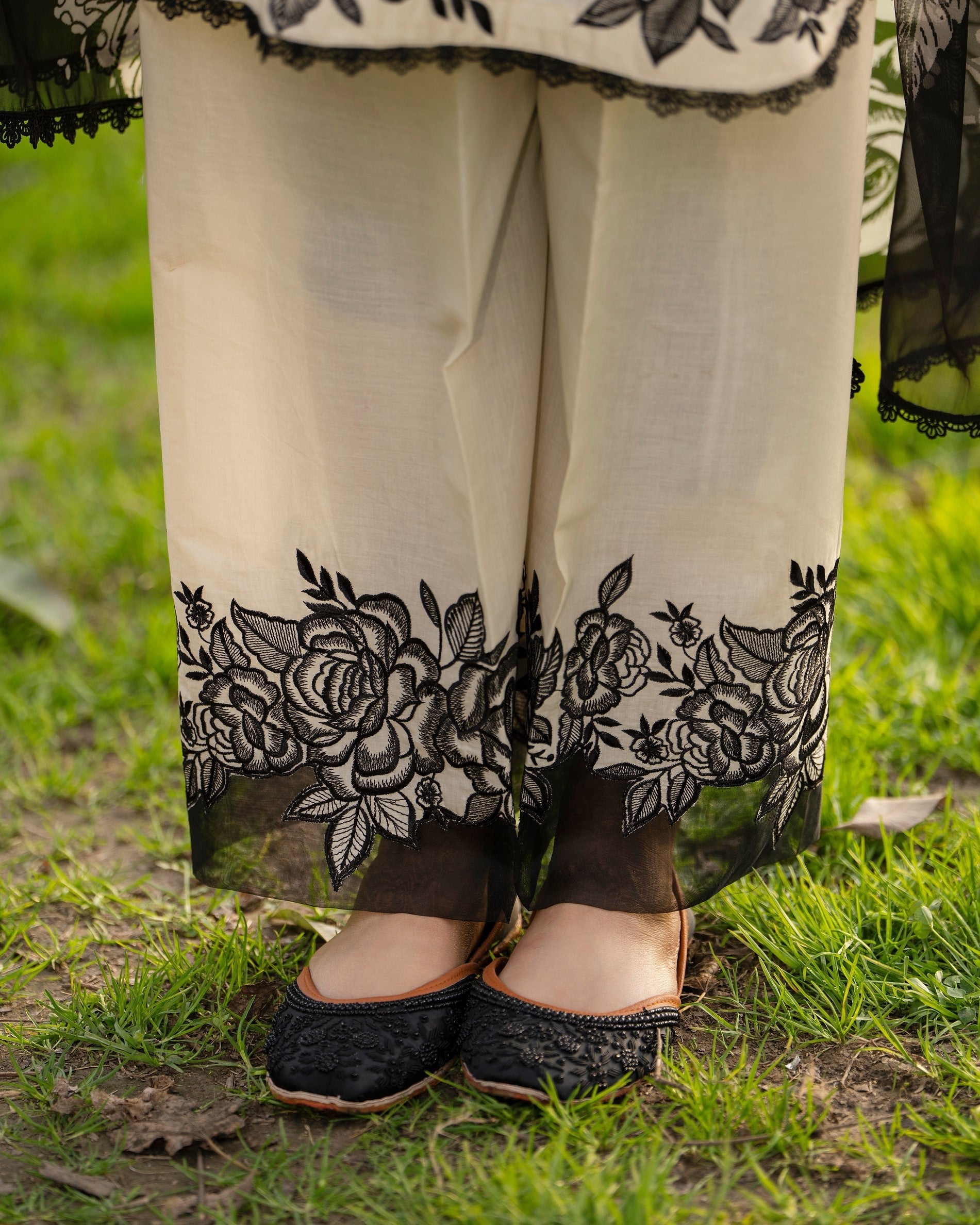 Karma Haya 1541 Monochrome