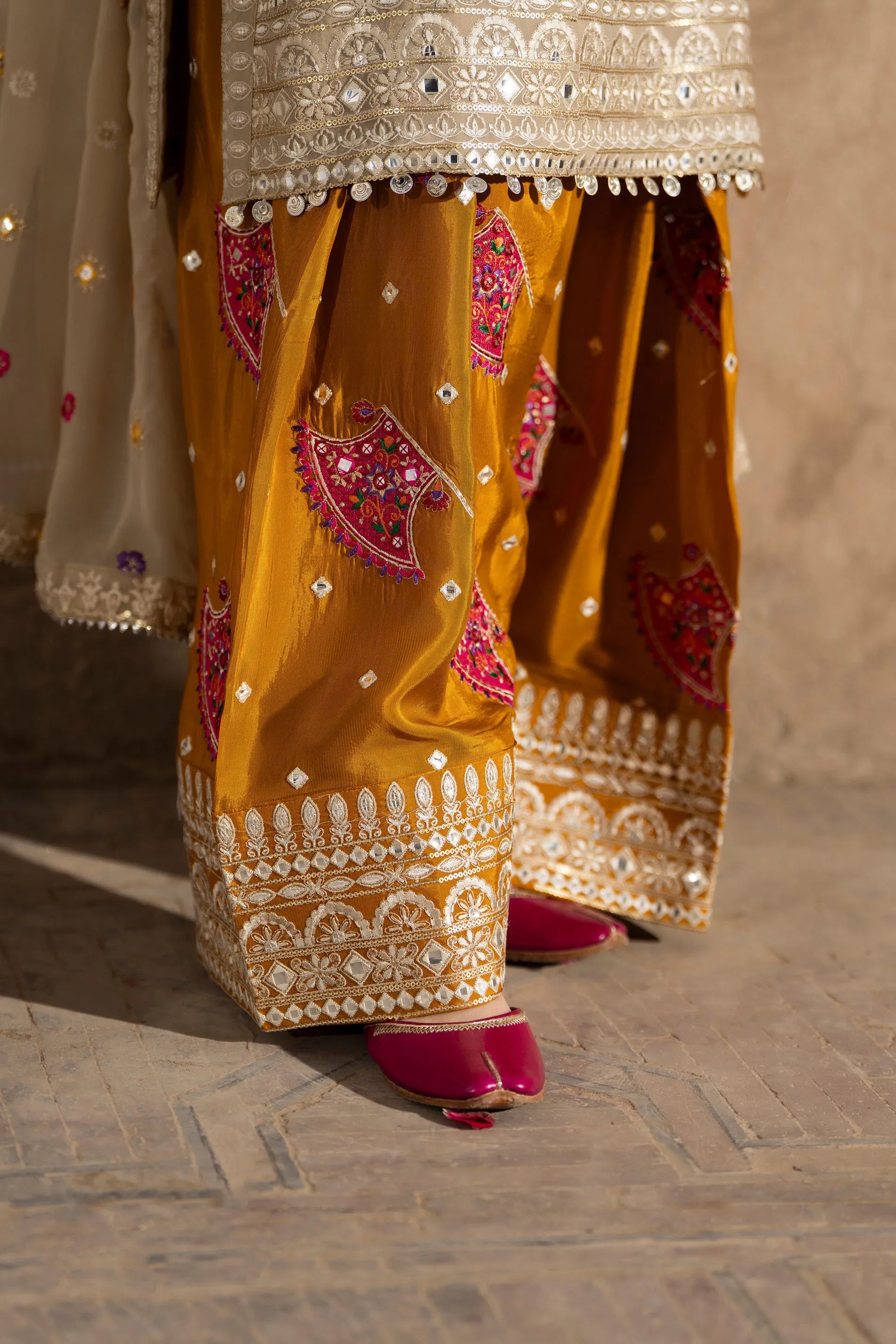 Karma - Saj Dhaj - F-526 Beige & Mustard